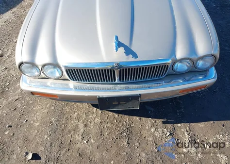 1982 Jaguar Xj6 z USA, uszkodzony, nr VIN SAJH1740SC724383